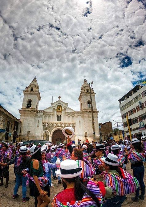 Carnavales en Jauja #Jauja #Carnavales Travel Stuff, Peru, Dolores Park, Vision Board, Street View, Travel