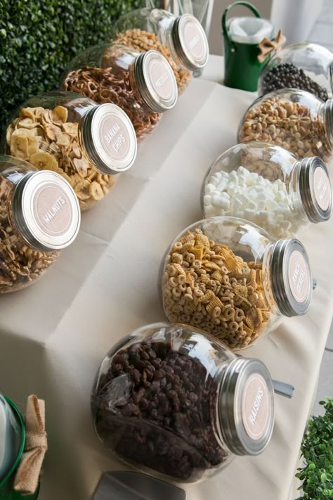 Sweet And Salty Wedding Bar, Sweet And Salty Bar Wedding, Snacks At Wedding, Trail Mix Bar Make Your Own, Snack Bar Wedding, Diy Wedding Appetizers, Wedding Trail Mix Bar, Snack Bar Design, Wedding Snack Bar Ideas