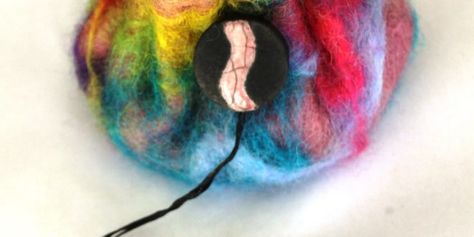 DIY felted coin purse Entertainment Book, Felted Bowls, Rubber Gloves, Diy Activities, Felt Diy, Craft Shop, Book Reviews, Winter Day, Craft Activities