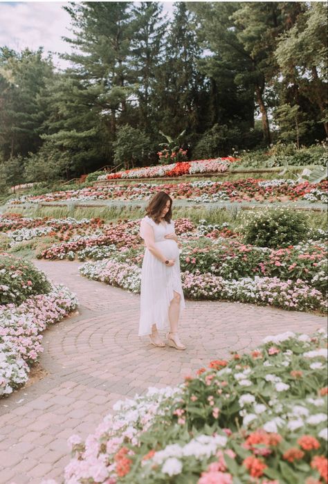 Botanical Garden Maternity Photoshoot, Maternity Photography Botanical Garden, Rose Garden Maternity Shoot, Flower Garden Maternity Shoot, Flower Garden Maternity Photos, Garden Maternity Photos, Botanical Garden Maternity Shoot, Garden Maternity Photoshoot, Floral Maternity Shoot