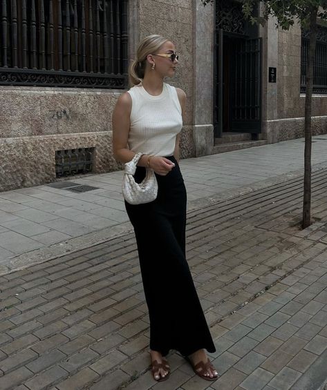 Black Sunglasses Outfit, Black Top Outfit, Minimalism Clothes, Black Silk Skirt, Sunglasses Outfit, Maxi Skirt Style, Elegant Outfit Classy, Outfit Classy, Europe Outfits