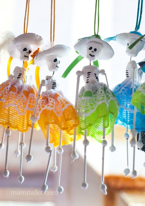 Day of the Dead Catrina Decorations. Grab some ideas of what is out there for you house day of the dead decor or for your day of the dead altar. Mami Talks, Dia De Los Muertos Party Ideas, Dia De Los Muertos Decorations Ideas, Day Of The Dead Halloween, Day Of The Dead Party, Day Of The Dead Art, Skeleton Decorations, Theme Halloween, Altar Decorations