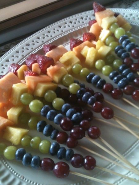 Rainbow Fruit Kabobs! Fruit Kabobs For Party Skewers, Rainbow Skewers, Kabobs For Party, Fruit Kabobs For Party, Salad Sticks, Party Skewers, Rainbow Fruit Kabobs, Fruit Kebabs, I Am The Best