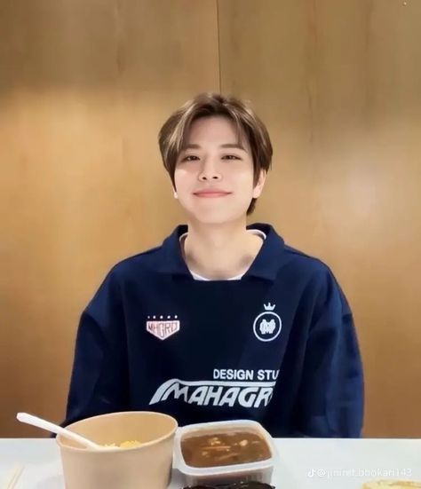 I Love You Puppy, Youtube Live, Pretty Smile, Skz In Cute, Losing A Child, Stray Kids Seungmin, Kids Icon, Homeless Children, Crazy Kids