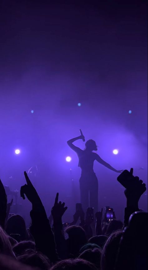 Gracie Abrams Purple, Purple Aesthetic Widget, Purple Widget Aesthetic, Wallpaper Concert, Silhouette Aesthetic, Aesthetic Silhouette, Purple Widget, Singer Aesthetic, Widget Aesthetic