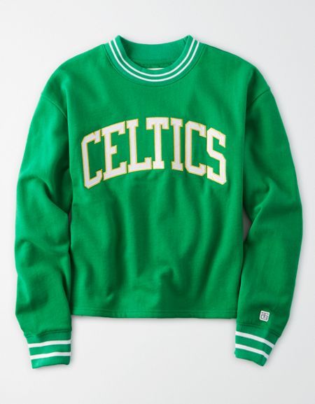 Celtics Outfit Women, Boston Celtics Outfit, Dc Shoes Girls, Hoody Outfits, Dior Shirt, Waffle Shirt, Vintage Sportswear, Color Block Sweatshirt, Free Jeans