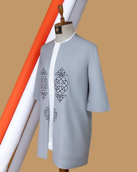 Dressing Sense For Men, Nigerian Traditional Dresses, Men African Wear, Agbada Design, Senator Styles, African Print Shirt, Stylish Mens Suits, African Suit, Nigerian Lace Styles Dress