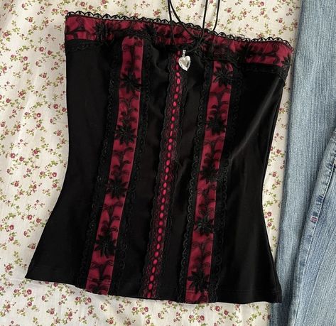 Mall Goth Clothes, Alyssa Aesthetic, 90s Goth Fashion, Goth 2000s, Kill Star, Goth Clothes, New Rock, Mall Goth, Baggy Pants