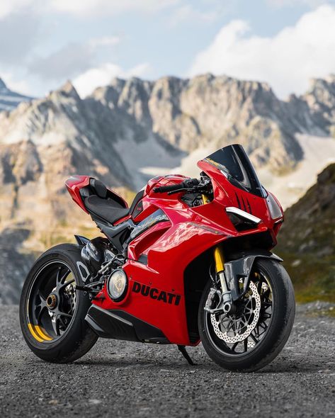 Ducati V4s, Mini Garage, Ducati Motorbike, Ducati Sport Classic, Ms Dhoni Wallpapers, Bike Aesthetic, Crotch Rocket, Vespa Scooter, Pretty Bike