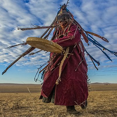 Mysterious World of Shamanism in Mongolia Mongolian Shaman, Great Chain Of Being, Shaman Ritual, Celtic Druids, Houses Of The Holy, Shamanic Journey, Beautiful Dreadlocks, Shamanic Healing, Magic Aesthetic