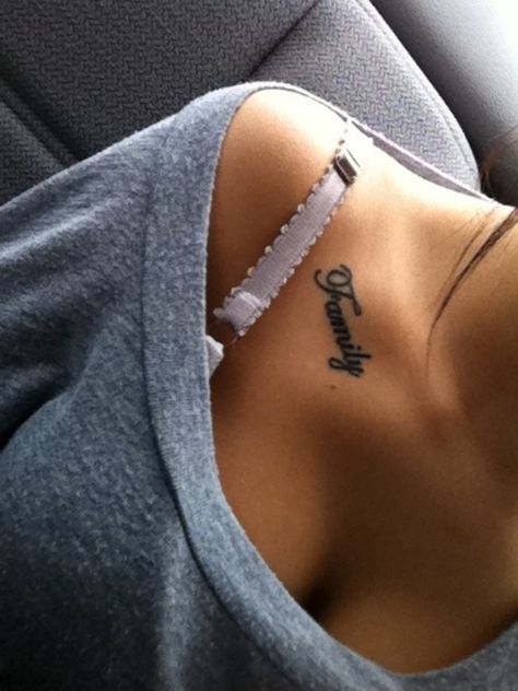 Family name tattoo idea on collar bone Love this so simple & could have DOB below Collar Bone Tattoos, Family Name Tattoos, Bone Tattoo, Tattoo Trend, Bone Tattoos, Collar Bone Tattoo, Collar Bone, Music Tattoos, Tattoo Feminina