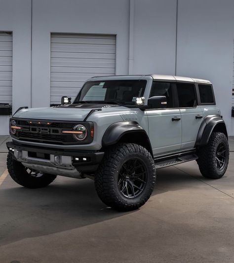 Ford Bronco Mods, Ford Bronco Raptor 2024, Cactus Grey Ford Bronco, Ford Bronco Cactus Grey, Chevy Bronco, Pink Bronco, Jimny Car, Ford Bronco Outer Banks, Ford Bronco Concept