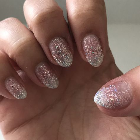 Glittery natural nails #gel #glitter #sparkly Chunky Glitter Nails Short, Glittery White Nails, All Glitter Nails, Loose Glitter Nails, Nails Gel Glitter, Short Sparkly Nails, Short Glitter Nails, Sparkly Gel Nails, Natural Nails Gel