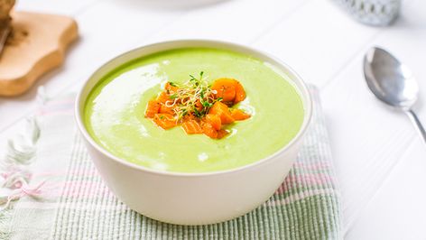 Broccoli Carrot Soup, Broccoli And Carrot Soup, Hot Soup Recipes, Vitamix Soup Recipes, Vitamix Soup, Blender Soup, Broccoli Carrot, Creamy Broccoli Soup, Carrot Soup Recipes