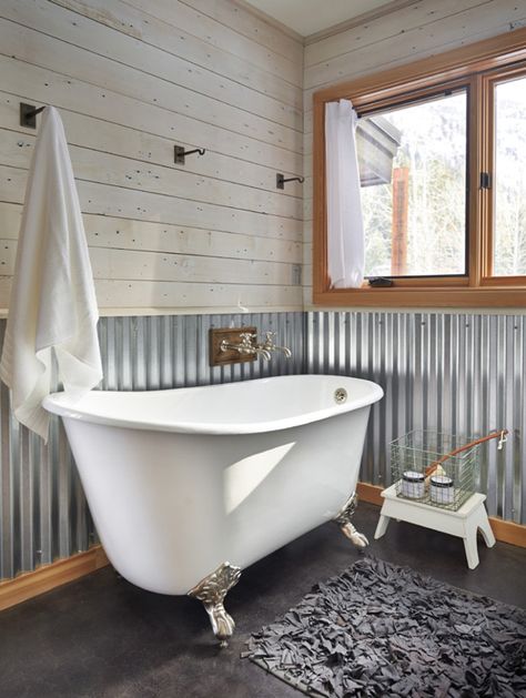 51 Insanely beautiful rustic barn bathrooms Metal Cabins, Corrugated Metal Wall, Barn Bathroom, Barn Interior, Rustic Bathroom Designs, Herringbone Backsplash, Rustic Bathrooms, Trendy Bathroom, Bathroom Redo