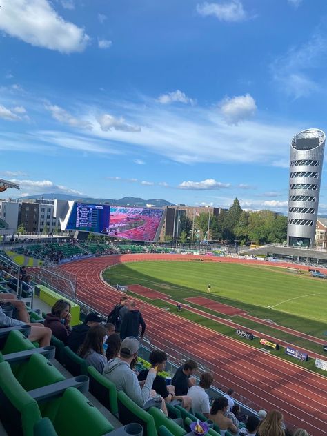 Ncaa Track And Field, Athletics Track Aesthetic, College Track And Field, School Track Field, Oregon Track And Field, College Track, U Of Miami, University Of Oregon Track And Field, Hayward Field