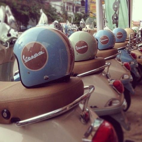 Lexus Jeep, Vespa Helmet, Piaggio Scooter, Biker Motorcycles, Vespa Bike, Vespa Ape, Vespa Lx, Black Bmw, Vespa S