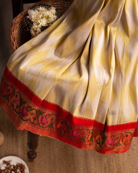 Kalpavruksh Tree, Kalpavruksh Sarees, Desi Clothing, Khadi Saree, Beautiful Sarees, Boutique Ideas, Tissue Saree, The Weaver, Long Dress Design