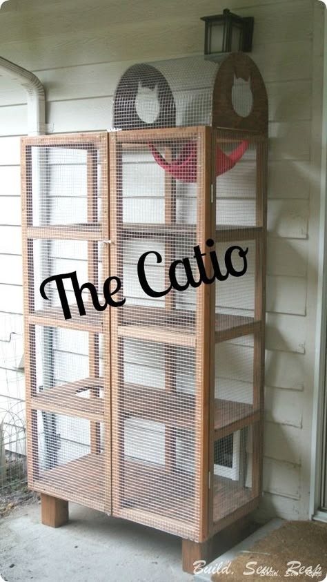 The Catio - We don't want to let our new kittens out into the scary world but do want them to get fresh air and a change of scenery whenever they want....... Cat Catio, Catio Ideas, Katt Grejer, Kat Diy, Cat Enclosures, Cat Patio, Outdoor Cat Enclosure, Cat Run, Cat Houses