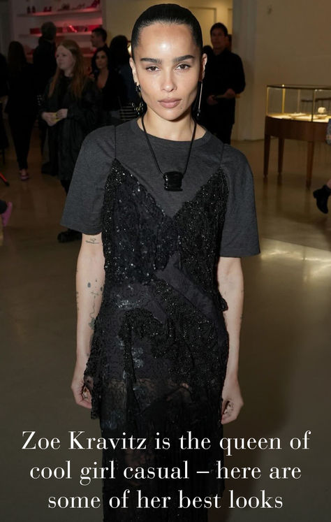 Zoe Kravitz’s style is the epitome of effortless cool, a seamless blend of rock ‘n’ roll edge and refined minimalism – probably influenced by her father, Lenny Kravitz, who himself is a style icon. Olsen Twins Summer Style, Zoe Kravitz Night Out, Zoe Kravitz 2024, Zoe Kravitz Blonde, Zoe Kravitz Outfits, Zoe Kravitz Hair, Zoe Kravitz Street Style, Zoe Kravitz Aesthetic, Zoe Kravitz Instagram