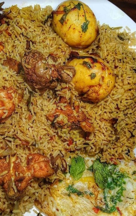 Hotel Theme, Egg Biryani, Indian Fast Food, Kids Healthy Lunch Recipes, Chicken Items, Danish Image, Amazing Food Platters, Homemade Pillows, Chicken Biryani Recipe