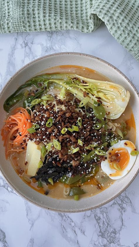 A deliciously simple Tofu Noodle Soup. Crispy tofu, flavourful broth and silky noodles make a bowl of comfort you can't beat. Tofu Noodles Recipes, Tofu Soup Korean, Korean Tofu Soup, Tofu Noodle Soup, Tofu Ramen, Soup With Tofu, Sticky Tofu, Tofu Noodles, Tofu Soup