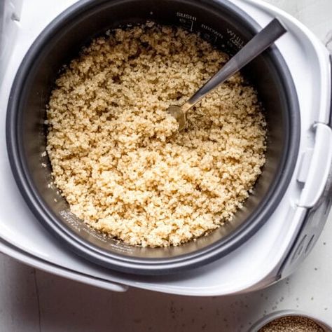 How to Cook Quinoa in a Rice Cooker Bearnaise Sauce Recipe, Vegetarian Quinoa Recipes, Instant Pot Quinoa Recipes, Quinoa In Rice Cooker, Quinoa Recipes Dinner, Lemon Caper Sauce, Cook Quinoa, Caper Sauce, Honey Mustard Dipping Sauce