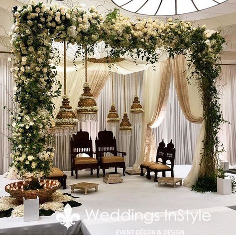 Hindu Wedding Decorations Indoor, Simple Mandap Decor Indian Indoor, Indian Wedding Stage Decoration Simple, Indian Wedding Decorations Indoor, Indoor Indian Wedding Decorations, Mandap Design Indoor, Mandap Decor Indoor, Engagement Decor Indian, Indoor Wedding Decorations Indian