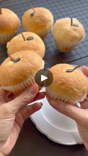 25K views · 501 reactions | Apple Buns🍎🍎🍎 - it’s Apple season here in Luxembourg so I am making a bun that looks like an apple and is filled with apples 😂 it’s also filled with a yummy custard as it’s the perfect combination 😍, a fluffy tender dough, sweet tangy apples paired with a creamy custard 😋..All I can say it’s Appletastic . Hope you like it ❤️..Get the recipe: Click the link in my bio or visit ohcakeswinnie.com..COMMENT ‘APPLEBUN’ and I will dm you the recipe or type into my search bar on my website. ...#bread #custard #brioche #apple #homemade #easyrecipes #treats #sweet #autumn #recipe #tutorial #love #food #dough #bakingvideo #fallbaking #bakers #foodlover #easydessert #pastry #tasty #dessert #video #inspiration #instagood #reelsinstagram | OH CAKES Apple Buns, Bread Custard, Apple Cidar Vinegar, Bigger Bolder Baking, Recipe Tutorial, Baking Videos, Tasty Dessert, Apple Season, Video Inspiration