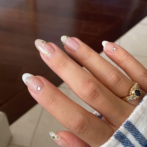 Almond Nails With Gems, Nails With Gems, Accent Nails, Flower Nails, Almond Nails, Almond, Gems, Nails, Crystals