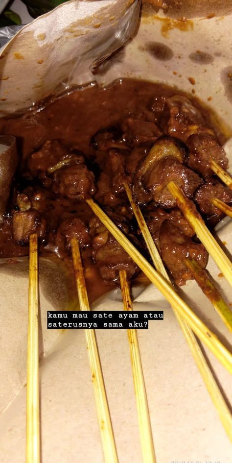 fyi, ini sate daging sapi :') Snacking Quotes, Foodie Quotes, Food Jokes, Berbuka Puasa, Cute Birthday Ideas, Food Memes, Makanan Diet, Food Drink Photography, Snap Food