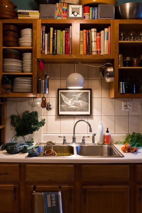 Victor & Rajiv's Colorful, Collected Kitchen (and Garden!) Apartment Wishlist, Rental Kitchen, Real Kitchen, Eclectic Kitchen, Apartment Rental, Rental Decorating, Apartment Kitchen, Trendy Kitchen, Apartment Inspiration