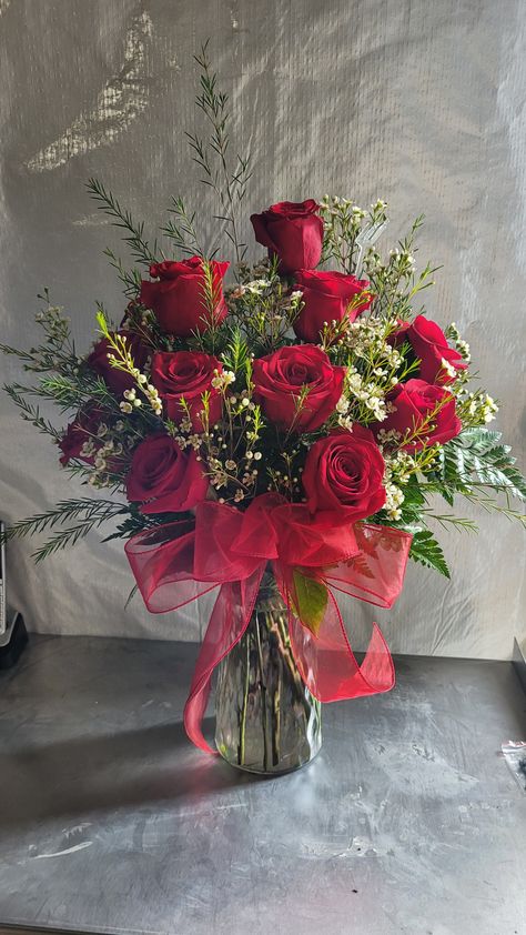 Red roses
Wax flowers
Valentines day Simple Rose Arrangements, Flower Arrangements Red Roses, Dozen Roses Arrangement, Valentine Arrangements, Small Red Rose Arrangement, Modern Red Rose Arrangement, Dozen Roses Vase, Dozen Red Roses Arrangement, Roses Arrangements