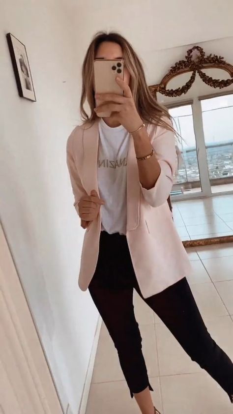 Outfit blazer rosa paloblack skinny jeans Blush Blazer Outfit Work, Dusty Rose Blazer Outfit, Outfit Con Blazer Rosa Palo, Outfit Blazer Rosado, Pale Pink Blazer Outfit, Rosa Blazer Outfit, Blush Pink Blazer Outfit, Outfit Con Blazer Beige, Outfit Con Blazer Rosa