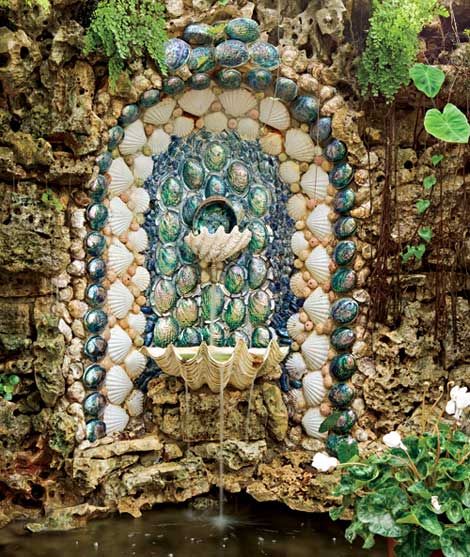 fountain Carved Seashells, Dreamy Pools, Mermaid Palace, Shell Grotto, Shell Furniture, Inspiring Gardens, Fantasy Aesthetics, Tuesday Inspiration, Gothic Dollhouse