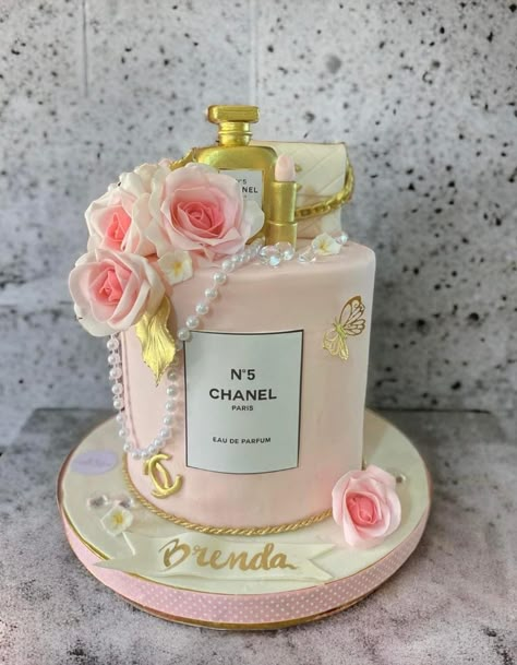 Chanel Cakes, Dior Bridal, 40th Birthday Cake For Women, Cake Sculpting, Birthday Cake For Women Elegant, Lady Cake, Showstopper Cakes, Chanel Cake, Designer Cake