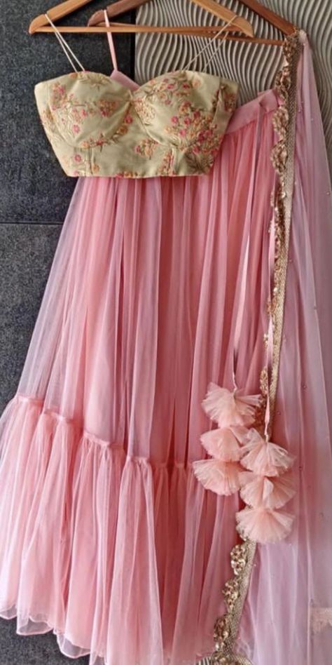 Lehenga Color Combos, Peach Color Dress, Lehenga Design, Indian Outfits Lehenga, Peach Colour, Snap Ideas, Lehnga Dress, Dresses Traditional, Bridal Lehenga Collection