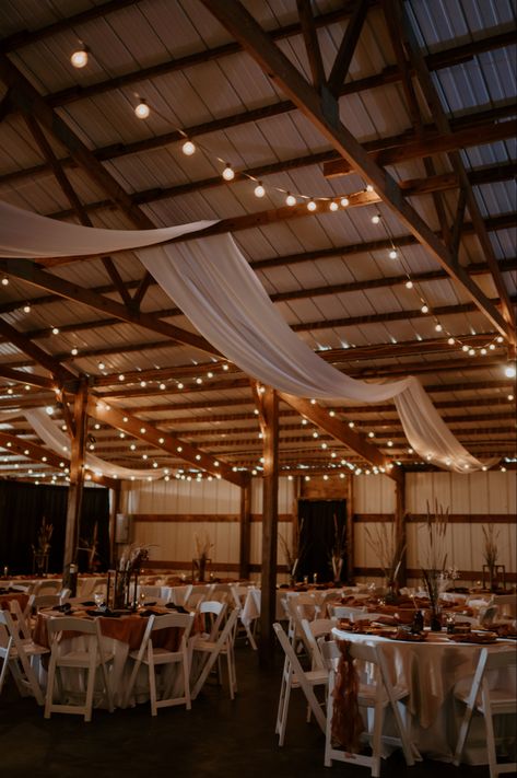 Country Wedding Venues Outdoor Ceremony, Light Pink Western Wedding, Boathouse Wedding Decor, Country Wedding Set Up, Rustic Wedding Venue Decor, Wedding In Shed, Boho Prom Decorations, Western Indoor Wedding, Barn Quinceanera Ideas