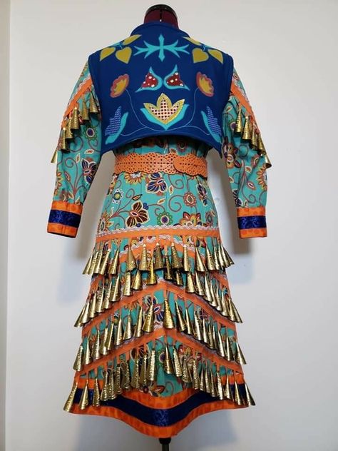 Powwow Regalia Jingle Dress, Native American Jingle Dress, Jingle Dress Dancer, Native Clothes, Powwow Outfits, Fancy Shawl, Native Regalia, American Stuff, Jungle Dress