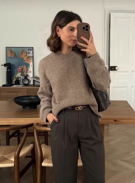 Winter Outfit Professional, Cool Toned Brown Outfit, Pharmacy School Outfits, Cognac Ankle Boots Outfit, Winter Business Casual Outfits Cold Weather Office Wear, Office Look Winter, Smart Casual Winter Outfits Women, Cozy Office Outfit, Outfit For Work Women