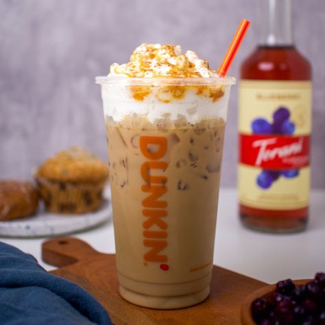 Dunkin Cookie Butter Cold Brew – Copy Kat Recipe Dunkin Cookie Butter Cold Brew, Cookie Butter Cold Brew, Pumpkin Spice Syrup Recipe, Butter Coffee Recipe, Homemade Cookie Butter, Chai Latte Starbucks, Cold Brew Coffee Recipe, Cold Brew Recipe, Cold Coffee Recipes