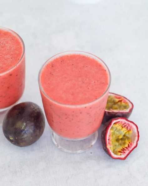 Passion Fruit Smoothie Recipes, Fruit Blend Smoothie, Passionfruit Smoothie, Dragon Fruit Smoothie Recipe, Wine Slushie Recipe, Fruit Smoothie Recipe, Passion Fruit Smoothie, Food Baddie, Pitaya Smoothie