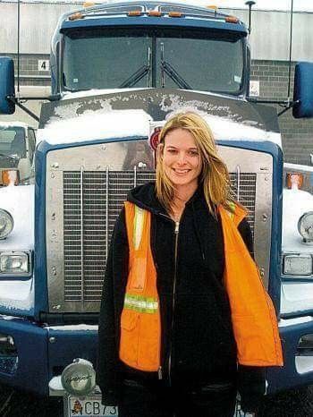 Trucker Photography, Lisa Kelly Trucker, Women Truck Driver, Rocker Tank Tops, Trucks For Sell, Female Trucks, Girl Trucker, Lisa Kelly, Women Drivers