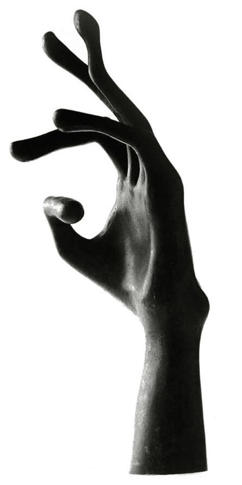 Mathias Goeritz. Tu mano. 1952 Hand Art Projects, Hand Holding Something, Alien Hand, Grey Alien, Human Sculpture, Mannequin Art, Toy Sculpture, Hand Sculpture, Sculpture Installation