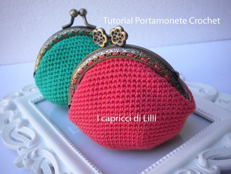 Tutorial Portamonete.Coin Purse Crochet.Uncinetto Crocheted Purse, Crochet Coin Purse, Purse Tutorial, Small Coin Purse, Handmade Wallets, Crochet Bags Purses, Money Bag, Crochet Purses, Thread Crochet