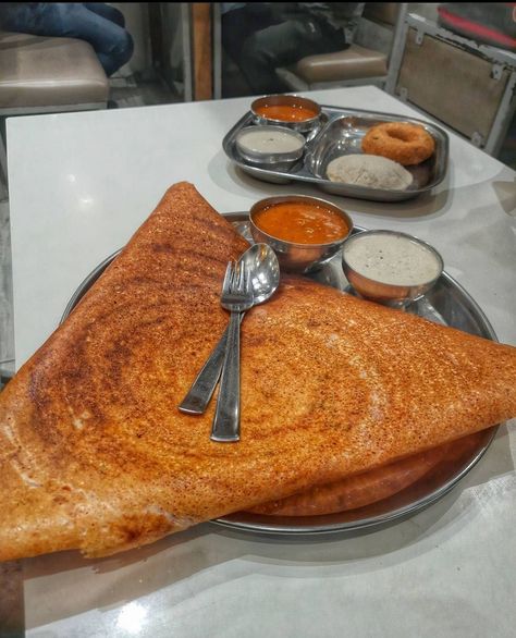 South Indian Dosai is the best!.Period✋🏼 Indian Food Aesthics, Food Aesthics, South Indian Aesthetic, Vision 2024, Jai Hind, Indian Breakfast, South Indian Food, Desi Girl, Winter Break