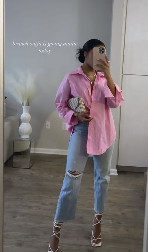 Blush Pink Outfits Ideas Casual, Pink Button Down Shirt Outfit Work, Colorful Dinner Outfit, Pink Dress Shirt Women Outfit, Pink Button Up Shirt Outfit Work, Oversized Pink Button Up Shirt Outfit, Spring Button Up Shirt Outfit, Stylish Outfits For Summer 2024, Modest Spring Outfits 2024