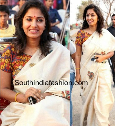 jhansi plain saree kalamkari blouse Blouse With Silk Saree, Blouse With Plain Saree, Saree With Kalamkari Blouse, Off White Saree, South Indian Bridal Jewellery, Kalamkari Blouse, Kerala Saree, Fashion Indian, Long Kurti Designs