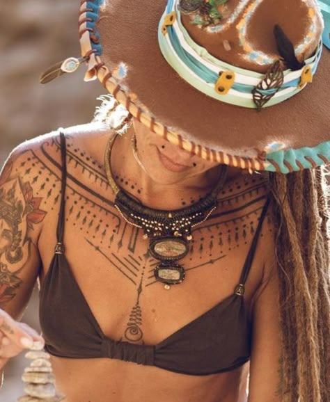 Tatoos Woman Boho, Bohemian Tattoos For Women, Small Spiritual Tattoos, Amazon Woman, Hippie Chic Outfits, American Traditional Tattoo Ideas, Inca Tattoo, Traditional Tattoo Ideas, Henna Inspired Tattoos