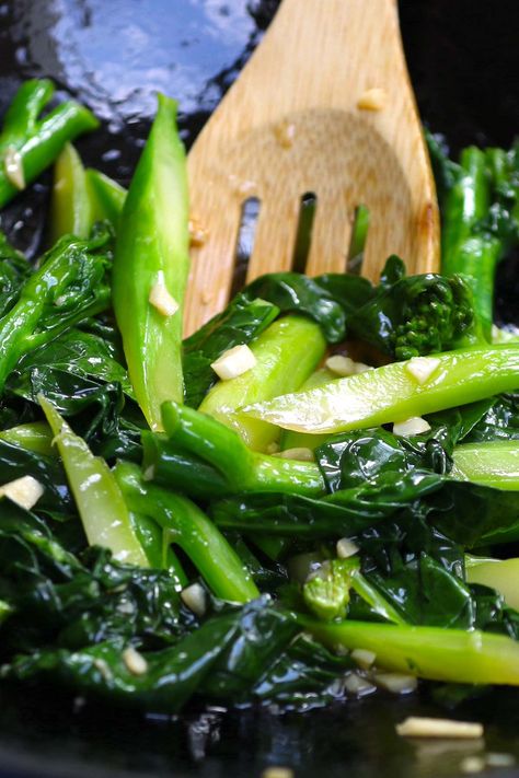 10-Minute Chinese Broccoli Stir Fry in Garlic Sauce How To Cook Chinese Broccoli, Chinese Broccoli With Garlic Sauce, Chinese Style Broccoli, Chinese Brocolli Recipes, Asian Style Broccoli, Chinese Stir Fry Vegetables, Broccoli Stir Fry Recipes, Garlic Broccoli Stir Fry, Asian Stir Fry Vegetables